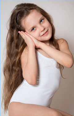 Tiny Model Ania 8y