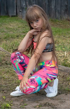 Tiny Model Ania 8y